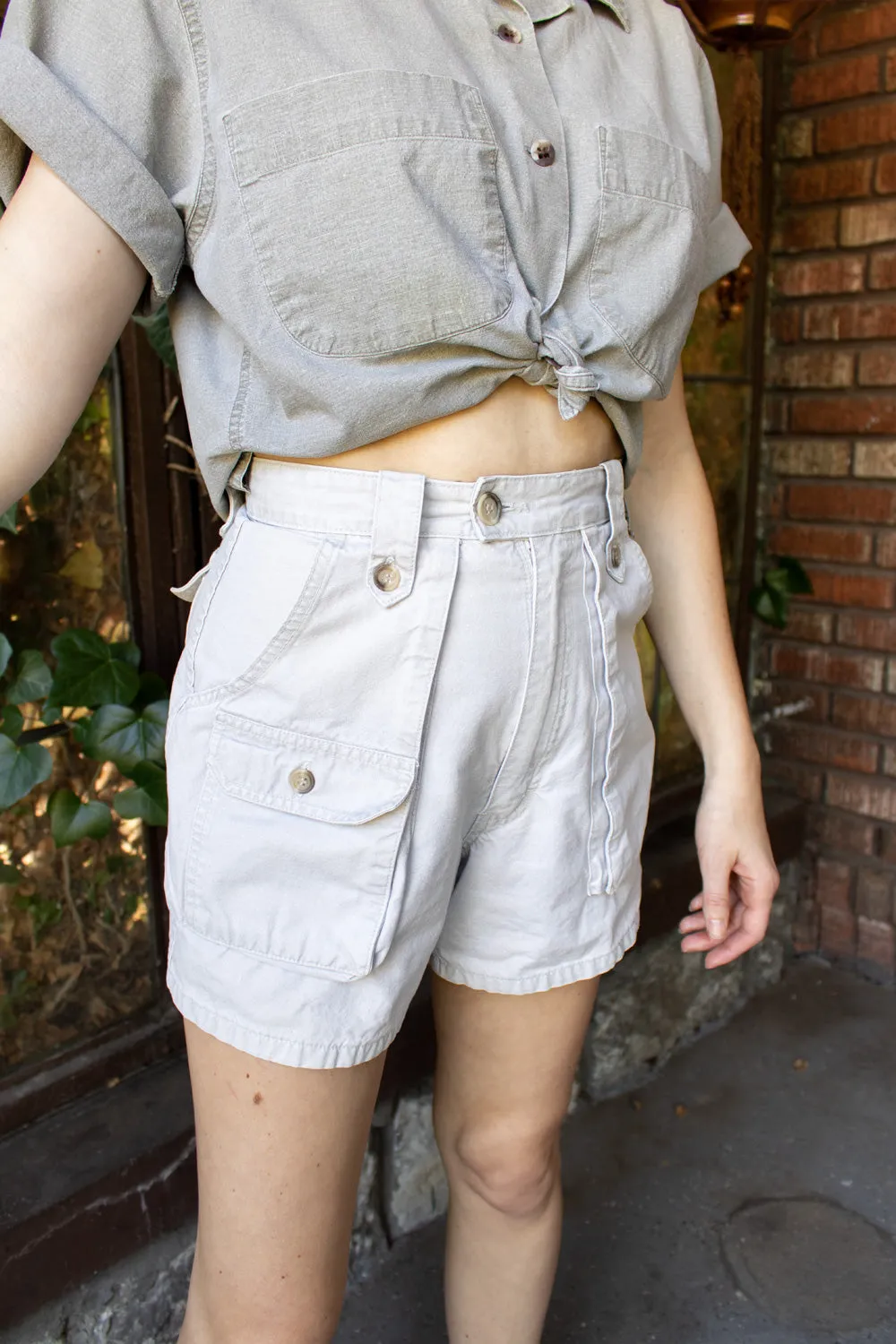 Vintage 1980s Banana Republic Cargo Shorts with 5 pockets - Small